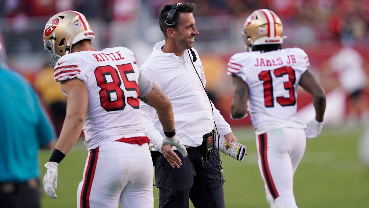 49ers overwhelm Panthers to improve to 7-0